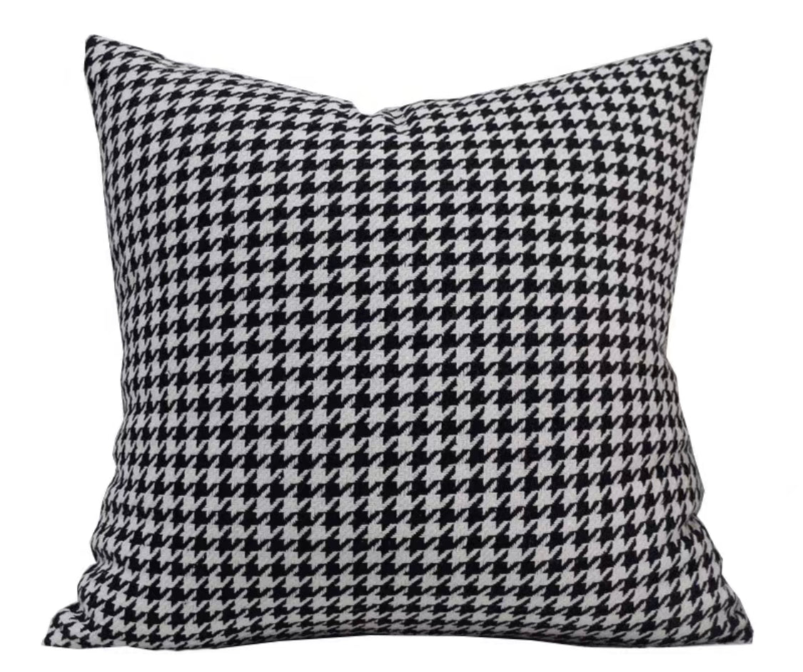 Black and White Houndstooth Nailshead Pattern Window Roman Shade